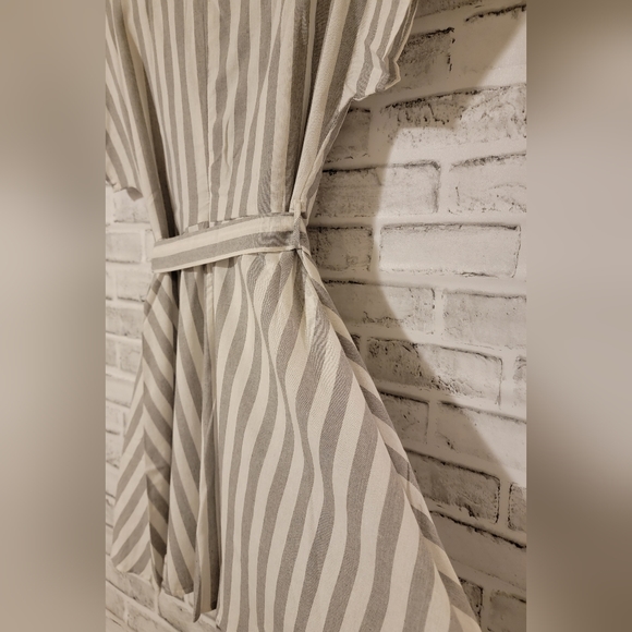 NEW! Casual Short Sleeve, Mini dress w/ Grey Strip and Pockets, Size Large - Picture 6 of 11